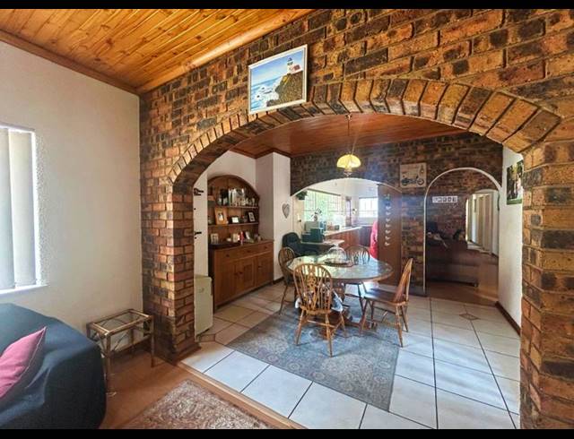 3 BEDROOM FREESTANDING FOR SALE IN SUIDEROORD